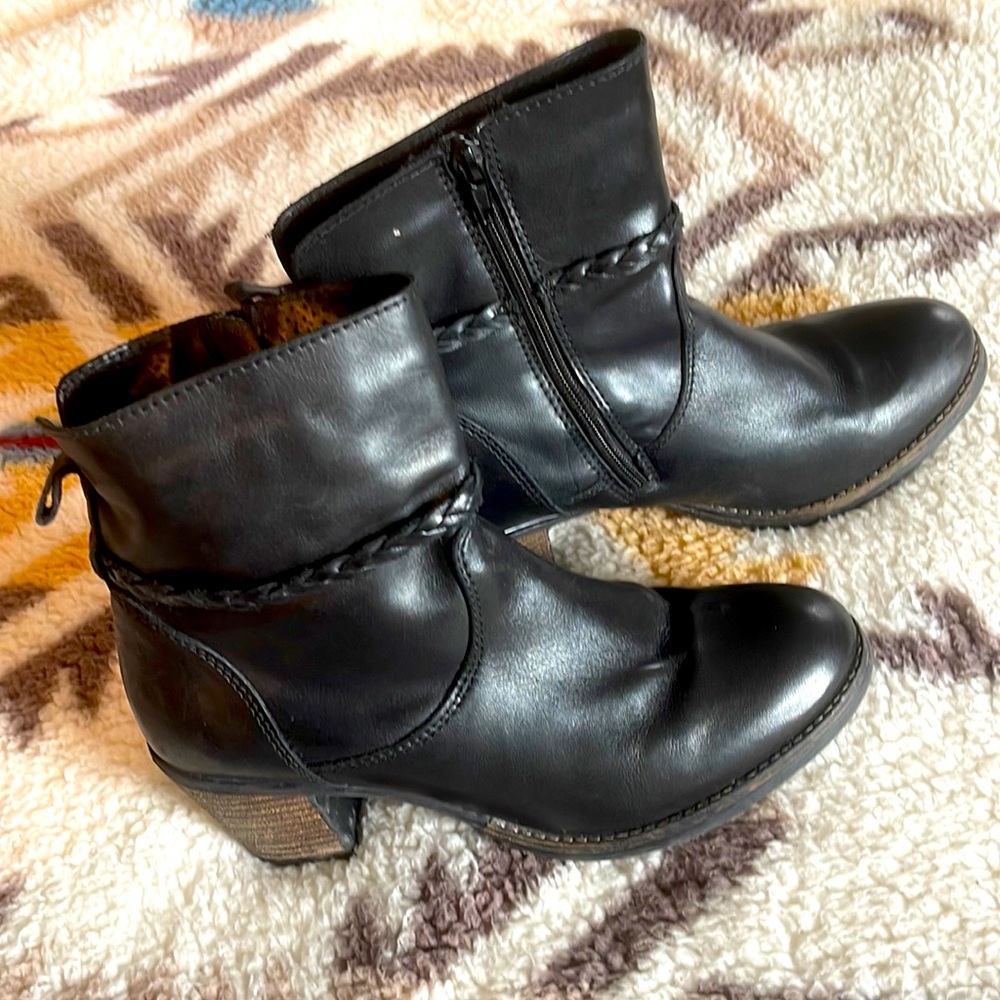 Valencia Black Leather Booties sz 38 (7.5) ladies